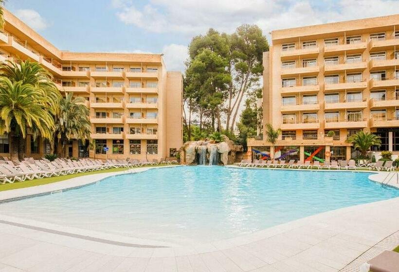 What Destinia Offers